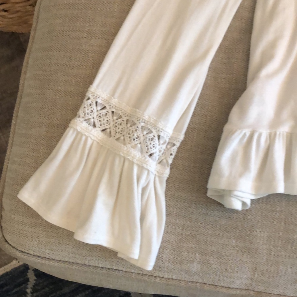 Small, white blouse with pretty detailing - Picture 3 of 3